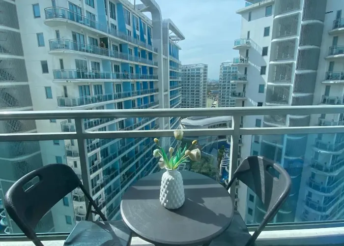 Bahamas Tower 1604